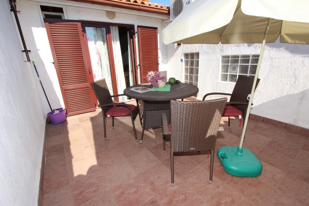 Apartments Giorgia ロヴィニ エクステリア 写真